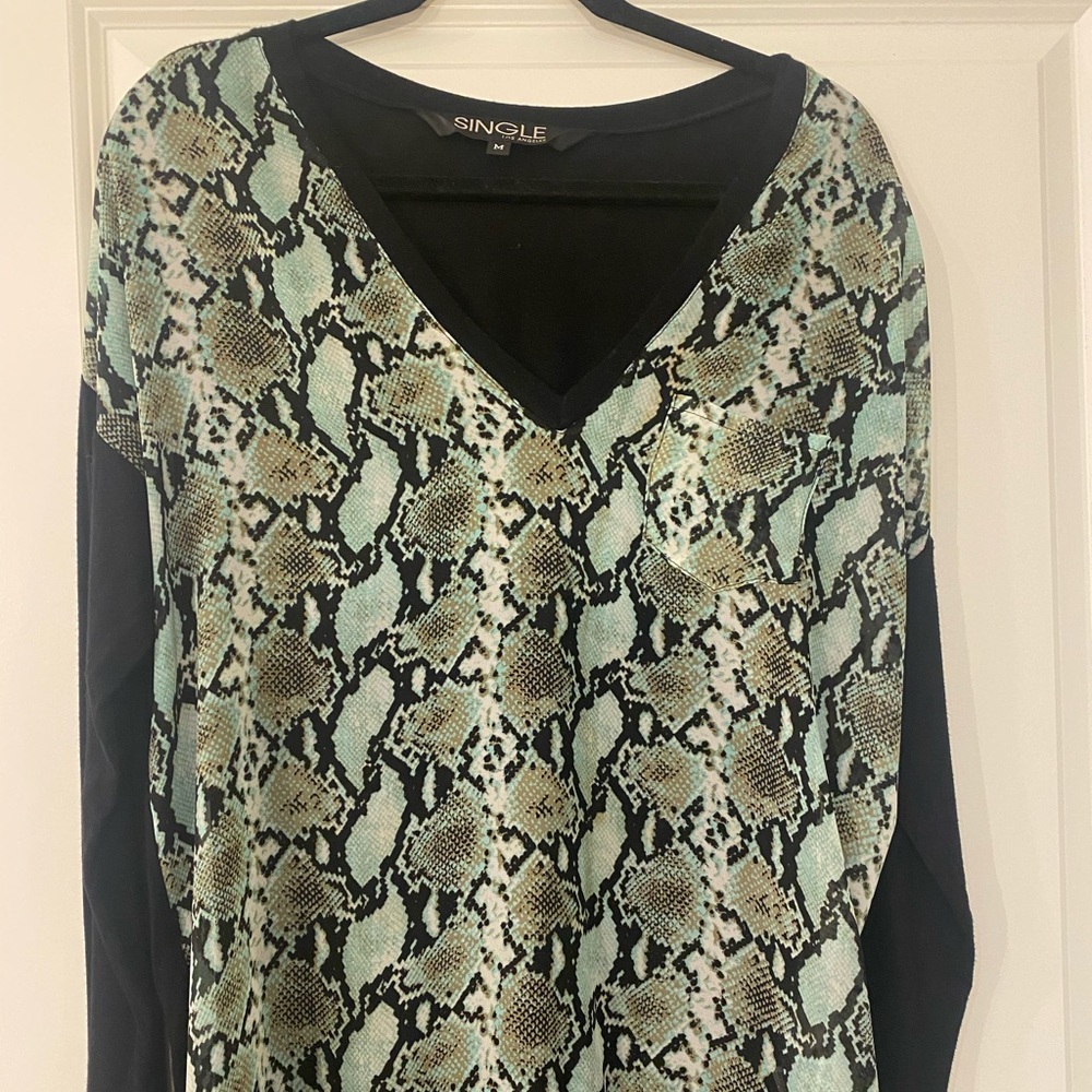 Single snakeskin longsleeve top, silk center with cotton black sleeves